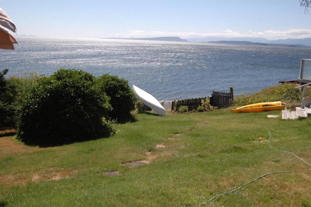 Oceanfront Paradise Comox Exterior foto